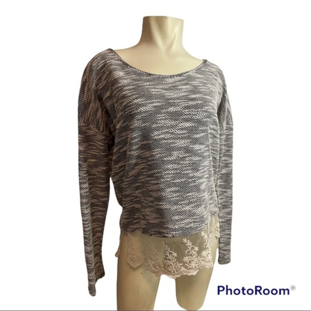 Orange Creek Grey/White Top With Lace Bottom Size M/L